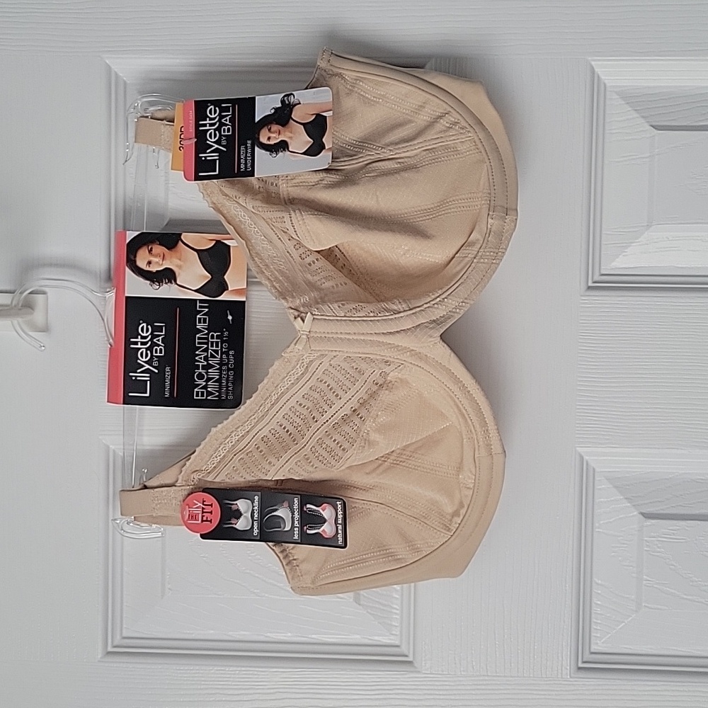 Bra, 36 DD minimizer, Lilyette style 0434 NWT
